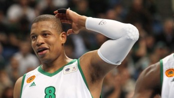 Μάικ Μπατίστ: Δημοπρατεί πράγματα από τον Παναθηναϊκό  για τους πυρόπληκτους!