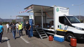 Περιφέρεια Αττικής: Επιπλέον 2.000 γεύματα σε πυρόπληκτους-Τα σημεία διανομής