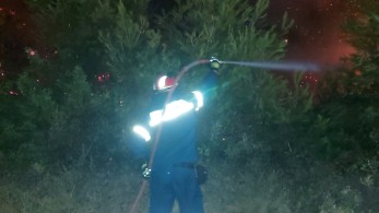 Μικρές στιγμές ηρωισμού στα μέτωπα των πυρκαγιών