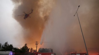 Φωτιά στην Αττική: Απεγκλωβισμός 7μελούς οικογένειας με τη συνδρομή του στρατού