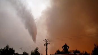 Διευρύνεται το πύρινο μέτωπο στην Αττική: Εκκενώνονται Λίμνη Μαραθώνα και Καλέντζι – Νέο μήνυμα για Άγιο Στέφανο