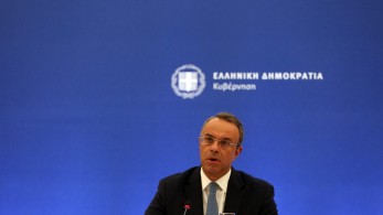 Σταϊκούρας για πυρόπληκτους: Απαλλαγή από ΕΝΦΙΑ, προκαταβολή 20.000 ευρώ για κατεστραμμένες οικίες