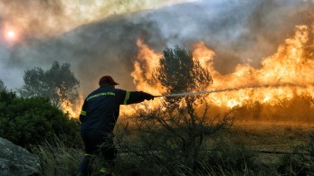 Έρευνα:Μικροσωματίδια από τις πυρκαγιές αυξάνουν την πιθανότητα κρουσμάτων σοβαρής Covid-19