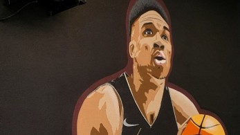 Mural με τη μορφή του Αντετοκούνμπο από τον street artist “Hayate”