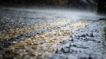 Μπουρίνια σάρωσαν Λάρισα, Βόλο, Κοζάνη, Καβάλα και Δράμα