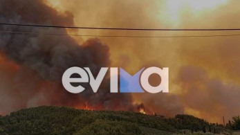 Μαίνεται η φωτιά στην Εύβοια