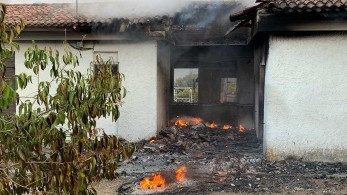 Σε εξέλιξη οι εντατικοί έλεγχοι κτηρίων στις πυρόπληκτες περιοχές