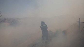 Πυρκαγιά στα Βίλια: Εκκενώνονται και άλλοι οικισμοί