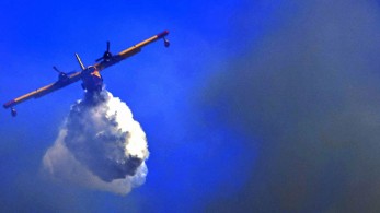 Καλαμάτα: Τρία εναέρια πυροσβεστικά μέσα επιχειρούν, από νωρίς το πρωί, στην περιοχή Βασιλίτσι Μεσσηνίας