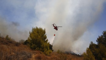 Πυρκαγιά/Κερατέα: Μήνυμα από το 112 για εκκενώσεις 4 οικισμών – Εμπρησμό καταγγέλλει ο δήμαρχος Λαυρεωτικής