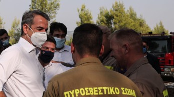 Μητσοτάκης από Βαρυμπόμπη:  Δόξα τω Θεώ δεν είχαμε απώλεια ζωής – Οι κρίσιμες υποδομές μας άντεξαν