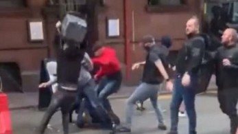 Premier League: Το «ξύλο της αρκούδας» μεταξύ οπαδών Γιουνάιτεντ και Λιντς (vid)