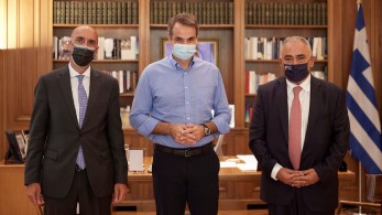 Συνάντηση Μητσοτάκη με τον νέο πρόεδρο της ΚΕ Επιμελητηρίων Ελλάδας Γιάννη Χατζηθεοδοσίου