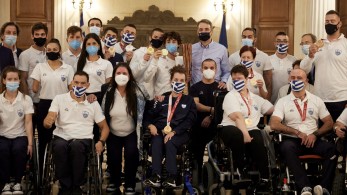 Ο Μητσοτάκης υποδέχτηκε τους θριαμβευτές των Παραολυμπιακών Αγώνων
