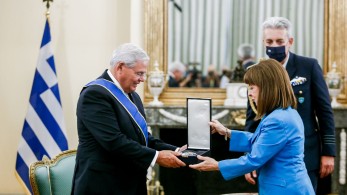Η ΠτΔ απένειμε το Παράσημο του Μεγαλόσταυρου του Τάγματος της Τιμής στον Μενέντεζ
