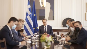 Συναγερμός στο Μαξίμου για το κύμα ανατιμήσεων