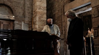 Μίκης Θεοδωράκης: Αμείωτη η προσέλευση του κόσμου στη Μητρόπολη- Τελευταίο αντίο από Γαβρά και Βασιλικό