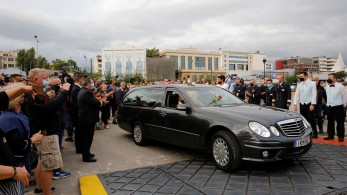 Στα κύματα του Αιγαίου ταξιδεύει η σορός του Μίκη για τα Χανιά