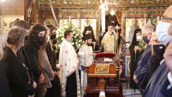 «Τον αντρειωμένο μην τον κλαις»-με ριζίτικο ο αποχαιρετισμός στον αθάνατο Μίκη