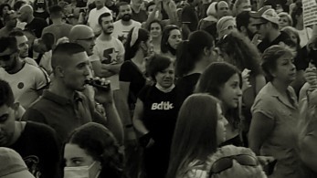 Σλοβενία: Αρνητές του κορωνοϊου εισέβαλαν στο στούντιο της δημόσιας τηλεόρασης