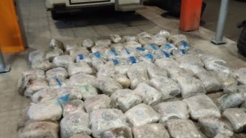 ΑΑΔΕ: Μπλόκο σε φορτηγό με πάνω από 90 κιλά κάνναβης σε ρεζέρβες