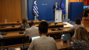 Οικονόμου: Δεν επιδιώκουμε διχασμούς-Στο τραπέζι η επέκταση της υποχρεωτικότητας εμβολιασμού