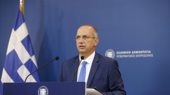 Οικονόμου: Επέκταση υποχρεωτικών εμβολιασμών σε εκπαιδευτικούς και ιερείς αν χρειαστεί