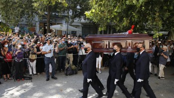 Η Ελλάδα αποχαιρετά τον Μίκη Θεοδωράκη-Ξεκινά στις 10:00 το λαϊκό προσκύνημα