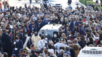 Η Ελλάδα αποχαιρετά τον Μίκη Θεοδωράκη-Συγκίνηση και πλήθος κόσμου στα Χανιά