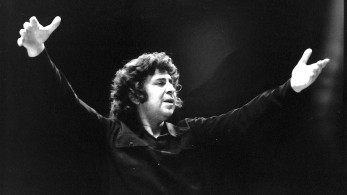 Σε λαϊκό προσκύνημα η σορός του Μίκη Θεοδωράκη-Την Πέμπτη στα Χανιά η κηδεία