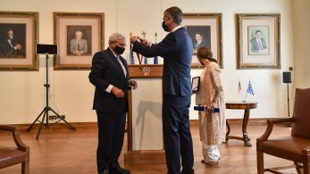 Το Μετάλλιο Αξίας της Πόλεως των Αθηνών στον Ρόμπερτ Μενέντεζ από τον Μπακογιάννη (φωτό)