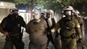 Η ΕΛ.ΑΣ. έκανε 47 προσαγωγές αντιεμβολιαστών για τα επεισόδια στο Σύνταγμα