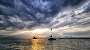 Καιρός: Ποδαρικό με συννεφιά και βροχές