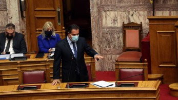 Αδ. Γεωργιάδης: “Παραμένει πάντα ο ίδιος αγράμματος Τσίπρας από την πρώτη μέρα” (video)