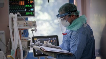 Καπραβέλος: Περιμένουμε μεγάλη έξαρση μέχρι τα Χριστούγεννα- Με απειλούν για την ζωή μου