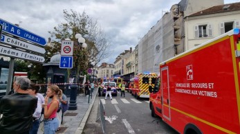 Γαλλία: Αυτοκίνητο έπεσε σε θαμώνες καφετέριας (vid)