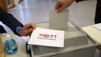 Τα μετεκλογικά σενάρια στη Γερμανία – Ρυθμιστές οι Πράσινοι & οι Φιλελεύθεροι