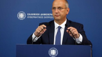 Οικονόμου: Ο Τσίπρας αντιγράφει τον Φωτόπουλο με κλισέ και κούφιες απειλές