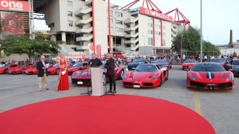 “Απόβαση” 30 Ferrari στο Μεγάλο Λιμάνι