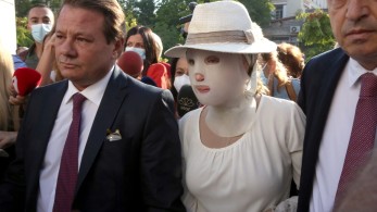 Επίθεση με βιτριόλι: Εκατοντάδες τα μηνύματα συμπαράστασης στην Ιωάννα