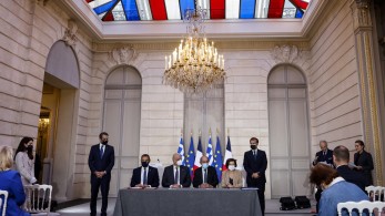 FAZ: O Μακρόν θέλει να προστατεύσει την Ελλάδα