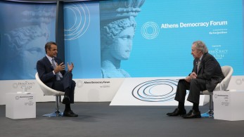 Μητσοτάκης στο Athens Democracy Forum: Υποχρέωση μου να υπερασπιστώ την πατρίδα-Δε θα μπούμε σε κούρσα εξοπλισμών με Τουρκία