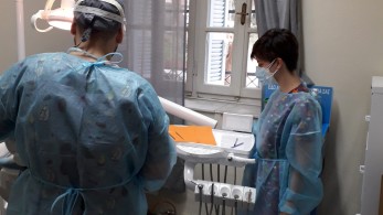 Δεν υποχρεούνται σε rapid test oι εμβολιασμένοι συνοδοί ασθενών