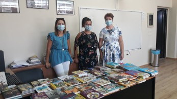 Το πρωθυπουργικό γραφείο έστειλε βιβλία, στα παιδιά, στον Αρχάγγελο Ρόδου