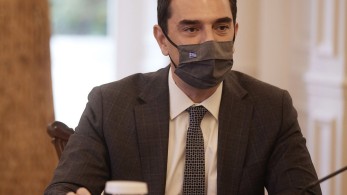 Σκρέκας για ηλεκτρικό ρεύμα: Έκπτωση για όλους, ανεξάρτητα από οφειλές