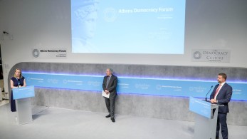 Η κρίσιμη ισορροπία μεταξύ ψηφιακής επανάστασης και δημοκρατίας Η κρίσιμη ισορροπία μεταξύ ψηφιακής επανάστασης και δημοκρατίας