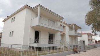 Ολοκληρώθηκε η παράδοση των εργατικών κατοικιών του ΟΑΕΔ στην Ελευσίνα
