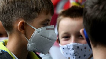 Η παραλλαγή Δέλτα του κορωνοϊού δεν αρρωσταίνει πιο βαριά τα παιδιά από ό,τι τα άλλα στελέχη, σύμφωνα με βρετανική μελέτη