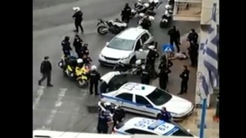 Καταδίωξη και πυροβολισμοί στο κέντρο της Αθήνας-Τραυματίστηκαν ο δράστης κι ένας αστυνομικός