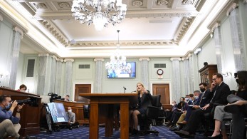 ΗΠΑ-Κογκρέσο: Προς την επιβολή ρυθμιστικού πλαισίου στο Facebook μετά την κατάθεση της Χάουγκεν